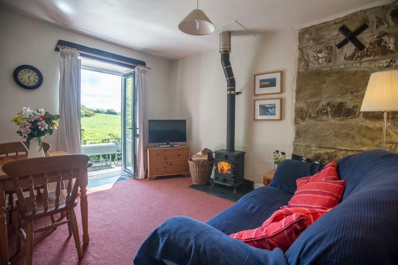 Cwm Connell Coastal Cottages Moylgrove 外观 照片